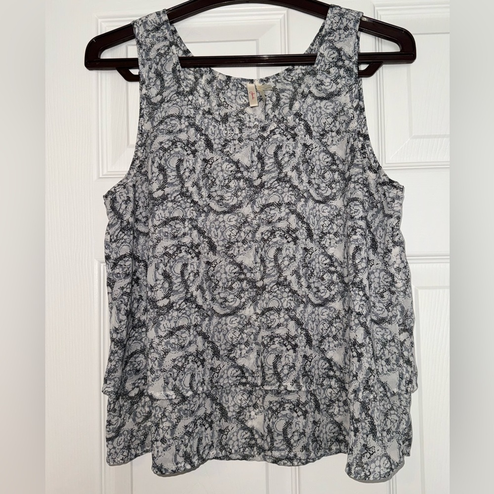 Flowy tiered tank top blouse